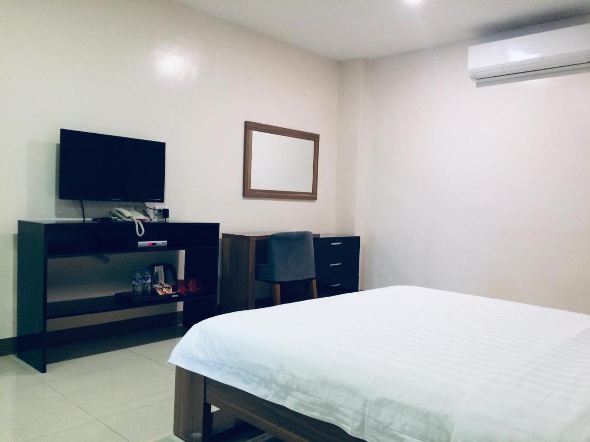 Ybc Grand Hotel Olongapo Extérieur photo