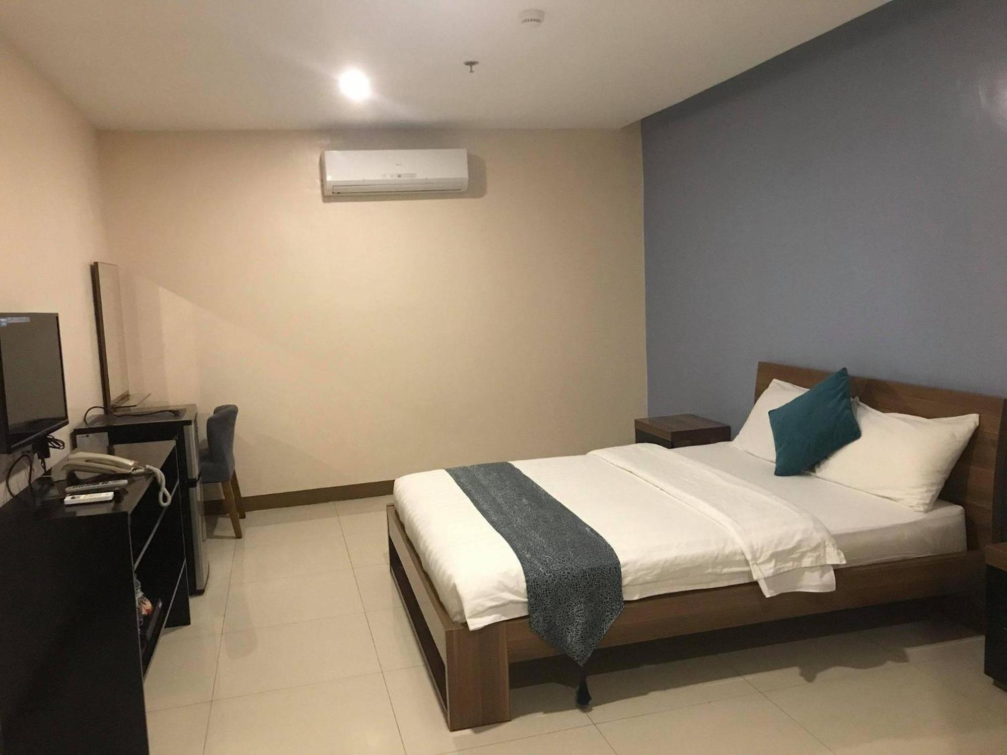 Ybc Grand Hotel Olongapo Extérieur photo